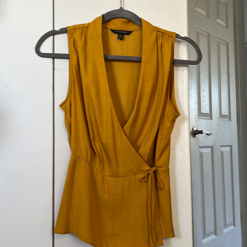 Beautiful Banana Republic Top.